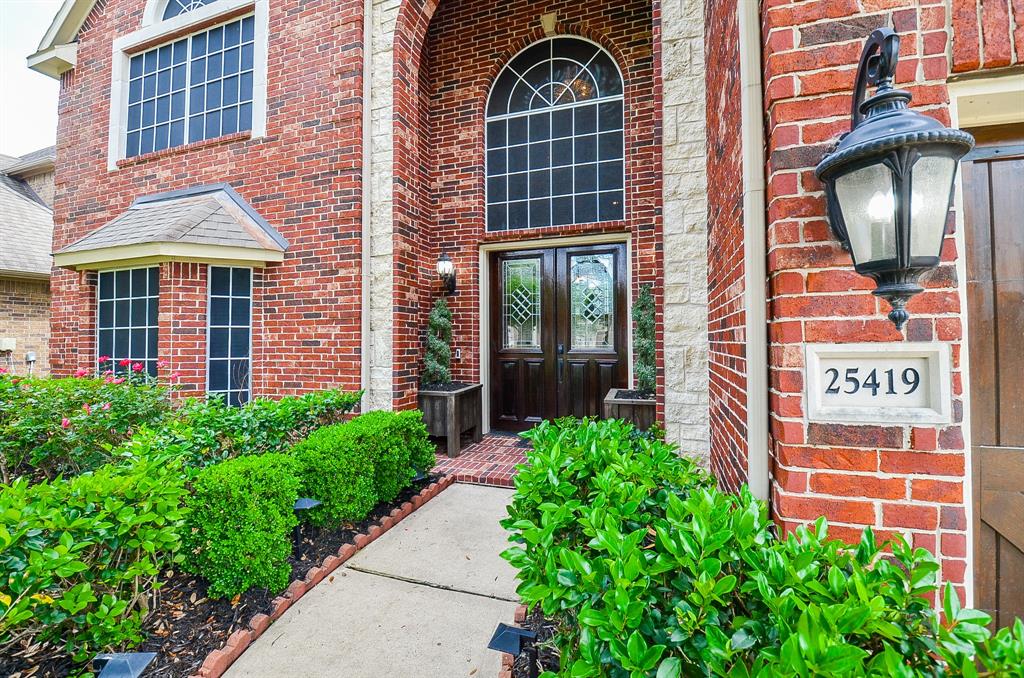 25419 Richton Falls Drive, Richmond, Texas image 3