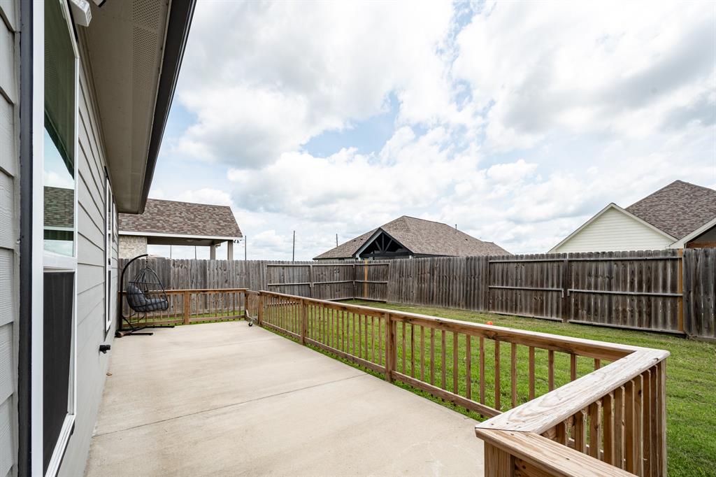 607 Rain Cloud Drive, Baytown, Texas image 36