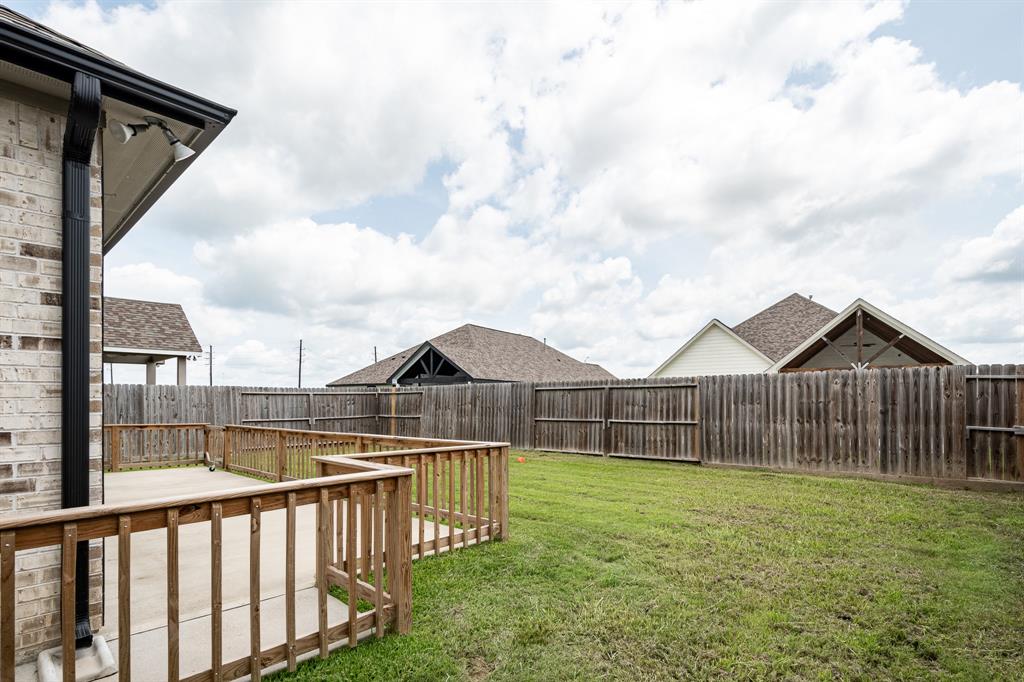 607 Rain Cloud Drive, Baytown, Texas image 32