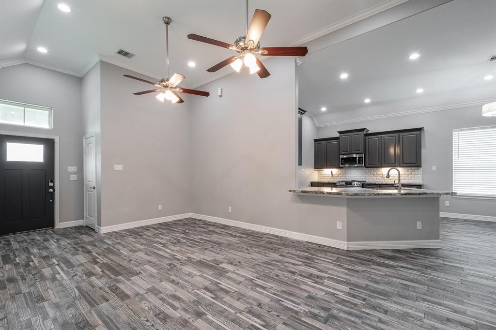 607 Rain Cloud Drive, Baytown, Texas image 11