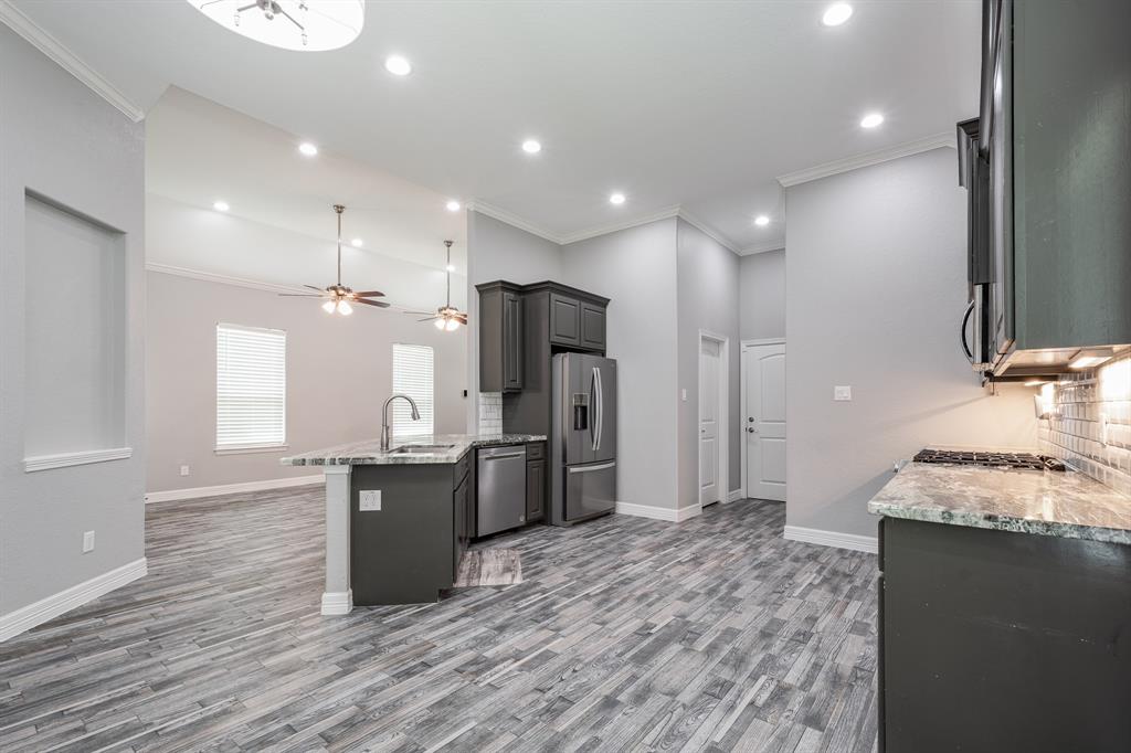 607 Rain Cloud Drive, Baytown, Texas image 14