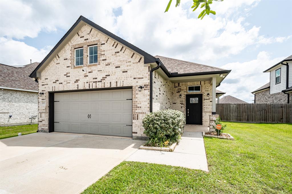 607 Rain Cloud Drive, Baytown, Texas image 1