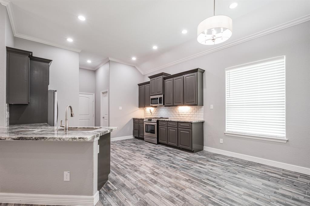 607 Rain Cloud Drive, Baytown, Texas image 13