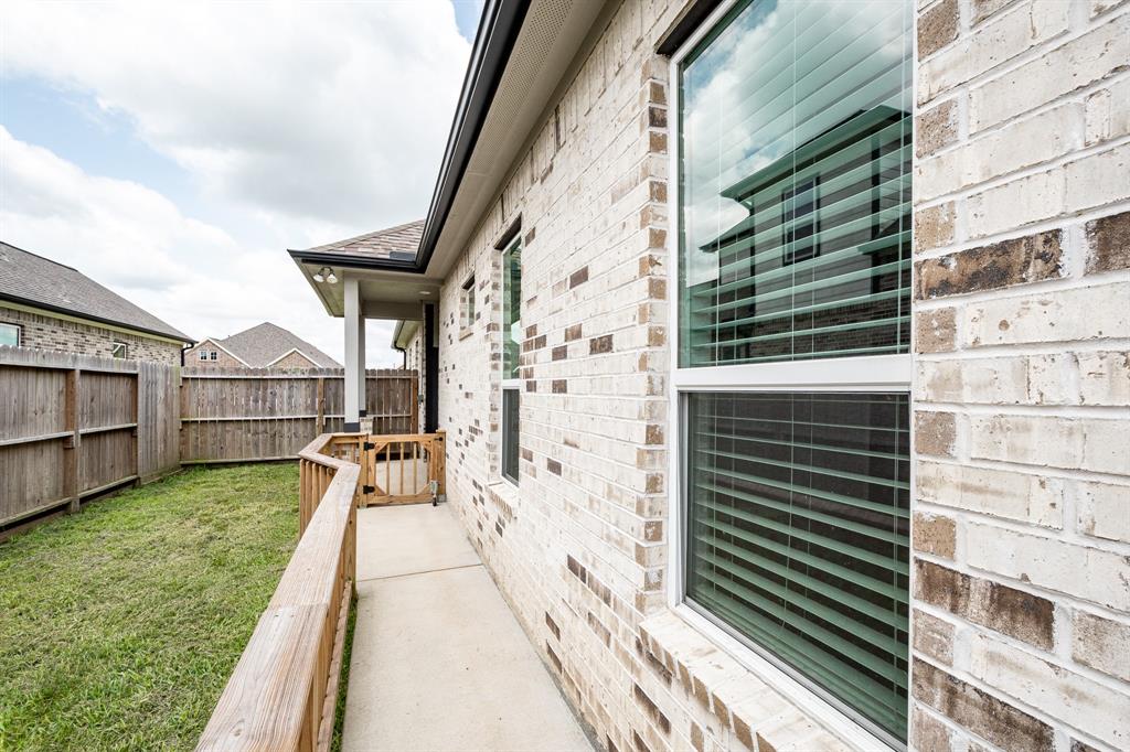 607 Rain Cloud Drive, Baytown, Texas image 37