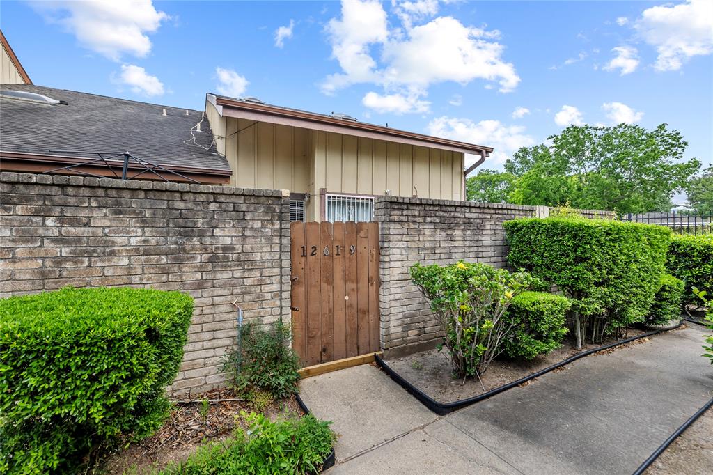 12619 Newbrook Drive, Houston, Texas image 1