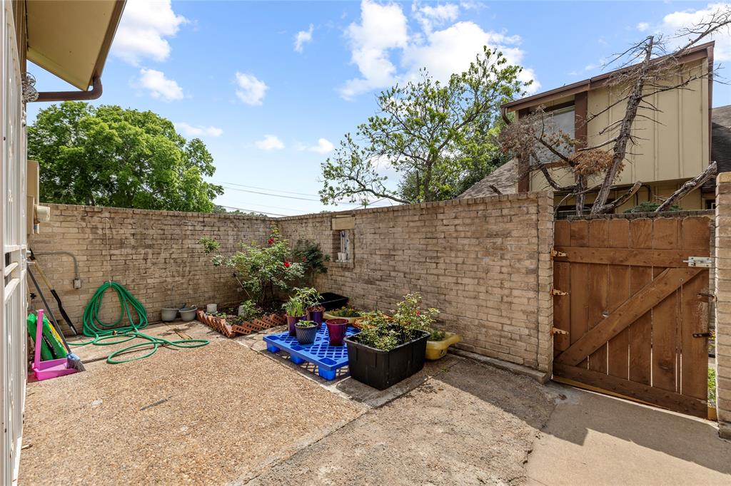 12619 Newbrook Drive, Houston, Texas image 3