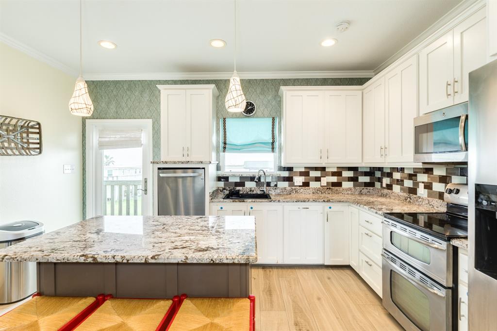 4710 Bayshore Drive, Freeport, Texas image 11