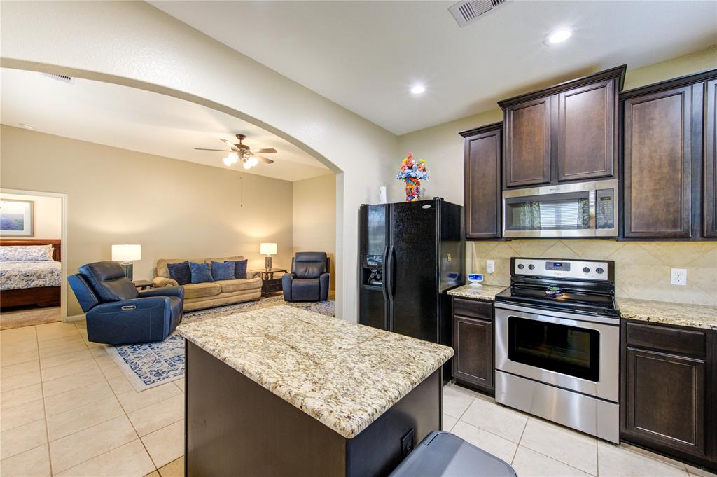 21002 Echo Manor Drive, Hockley, Texas image 8