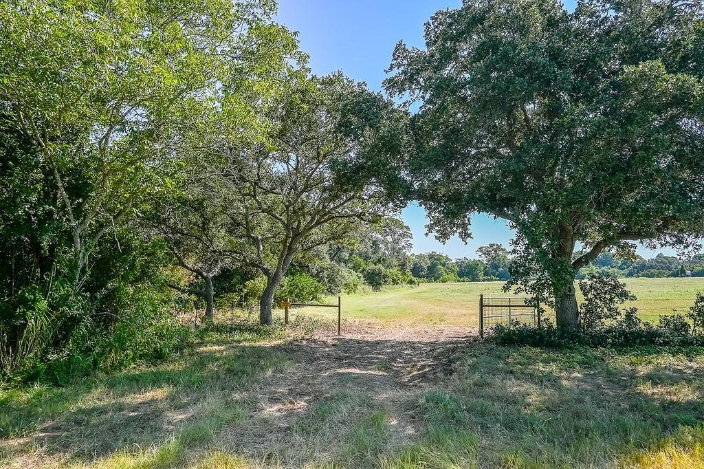 1375 County Road 234a, Hallettsville, Texas image 3