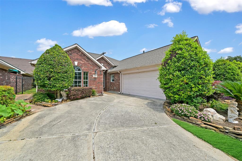 408 Pine Creek Drive, Friendswood, Texas image 3