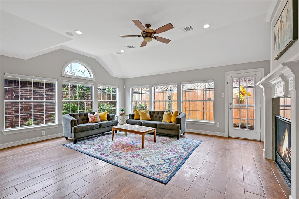 408 Pine Creek Drive, Friendswood, Texas image 8