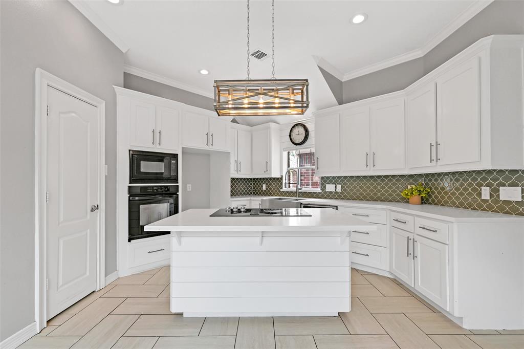 408 Pine Creek Drive, Friendswood, Texas image 11