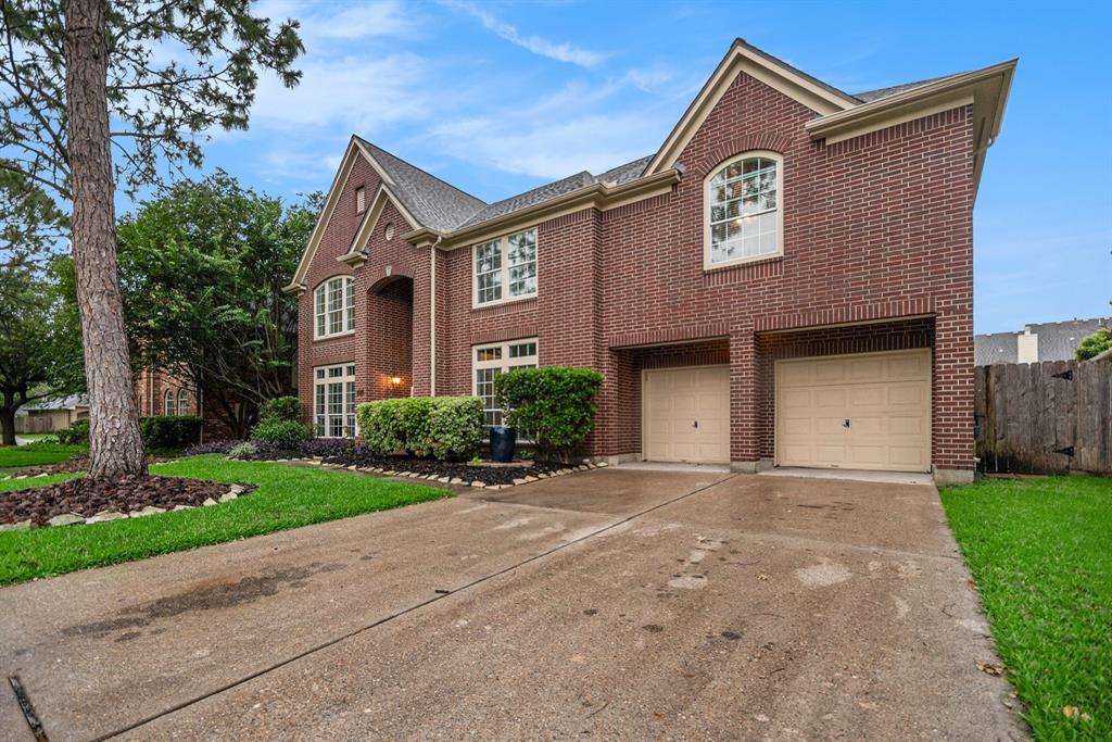 305 Pinnacle Cove Court