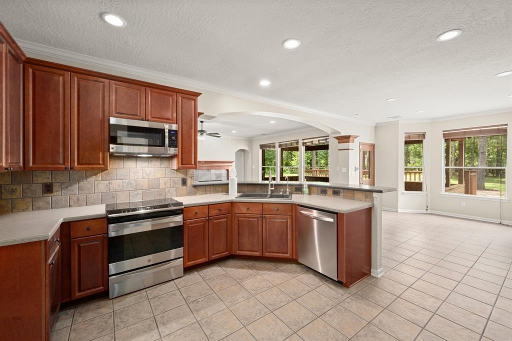 10 Hollow Glen Lane, Tomball, Texas image 26