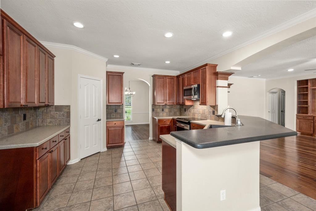 10 Hollow Glen Lane, Tomball, Texas image 13
