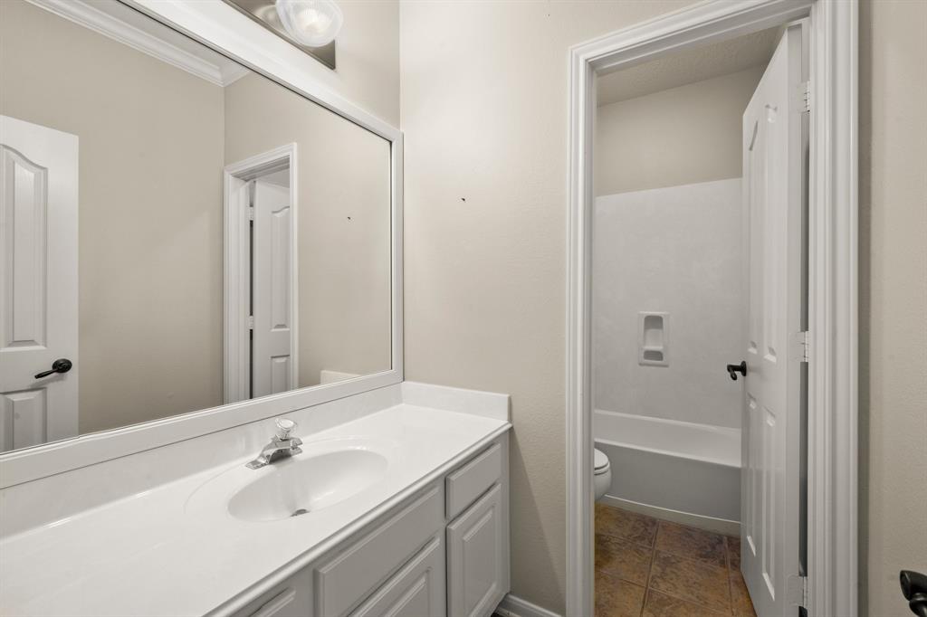 10 Hollow Glen Lane, Tomball, Texas image 41