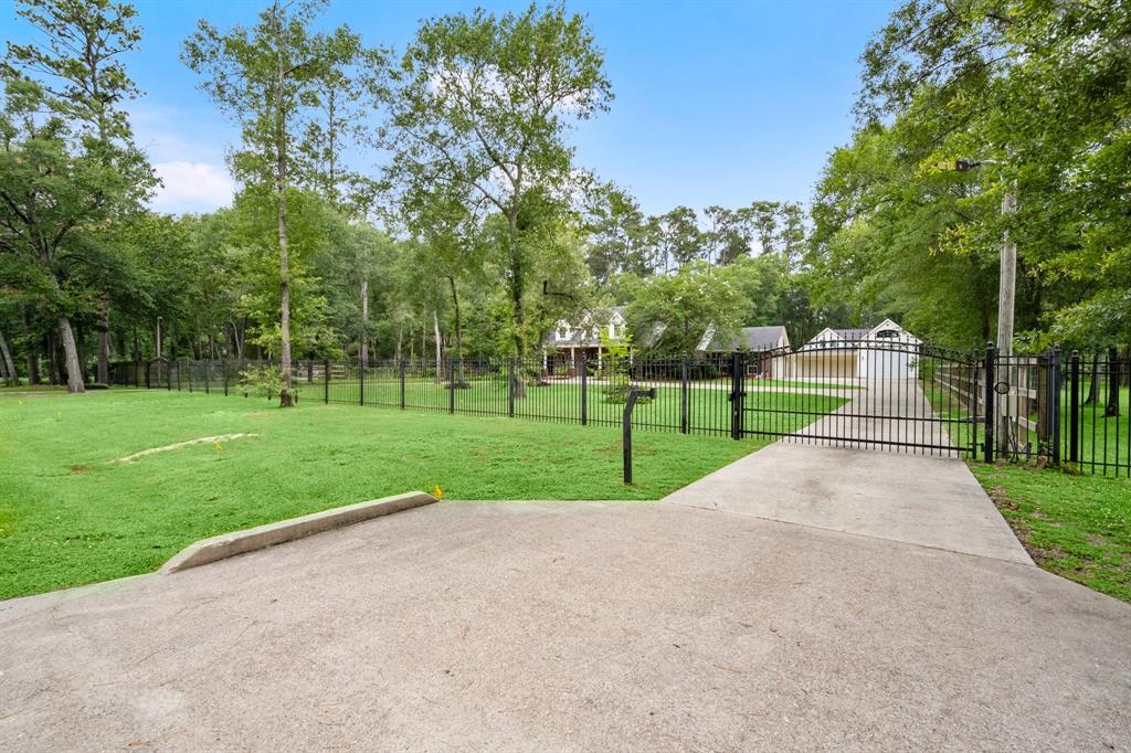 10 Hollow Glen Lane, Tomball, Texas image 27