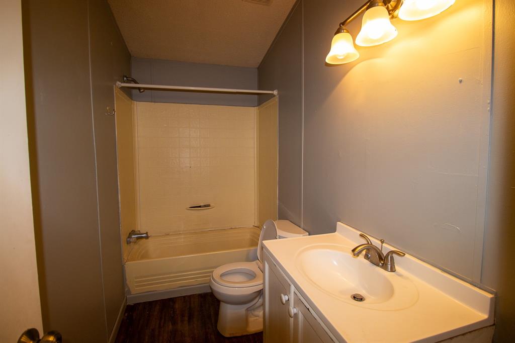 9526 Live Oak Trail, Willis, Texas image 13