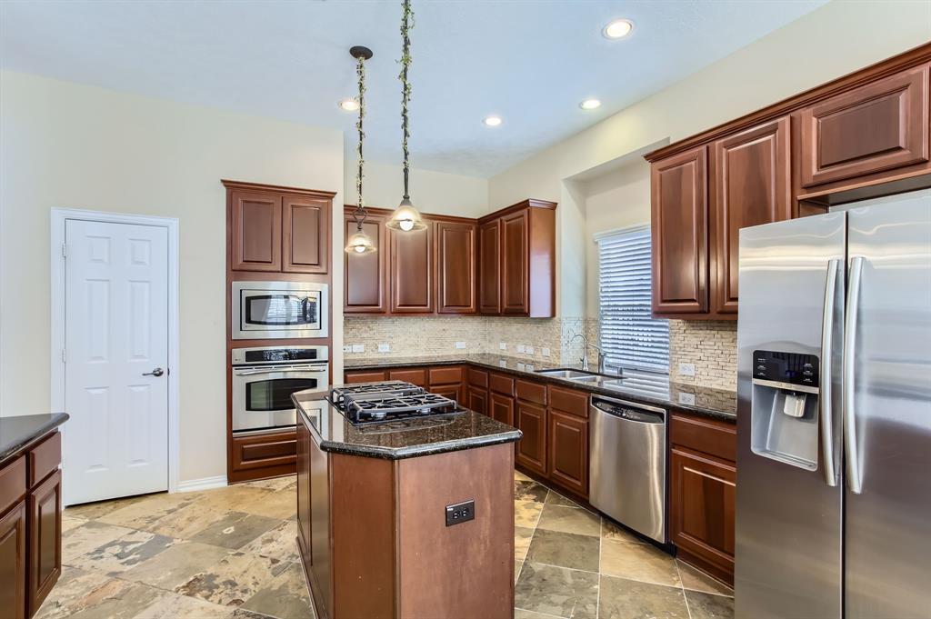 35 N Winsome Path Circle, The Woodlands, Texas image 11