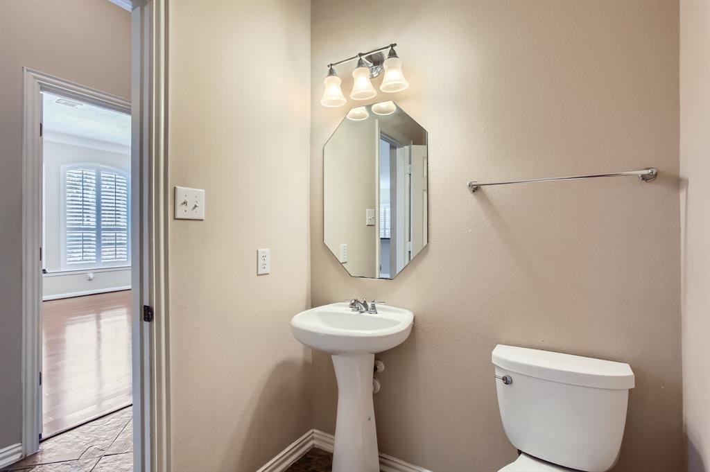 35 N Winsome Path Circle, The Woodlands, Texas image 13
