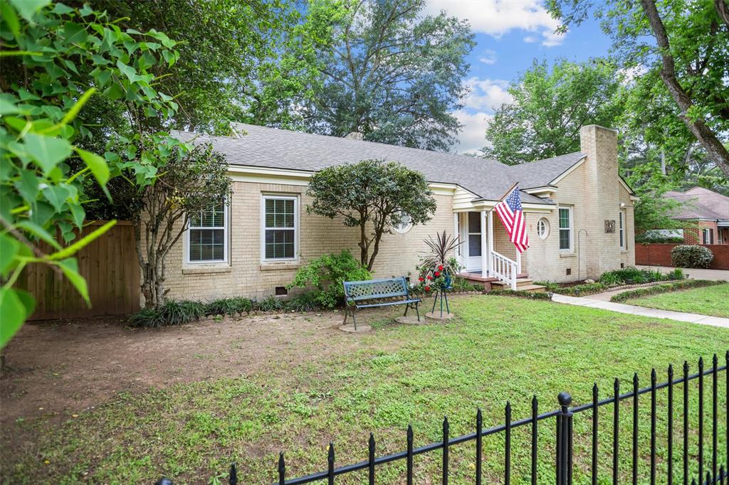 419 E Bell Avenue, Crockett, Texas image 2