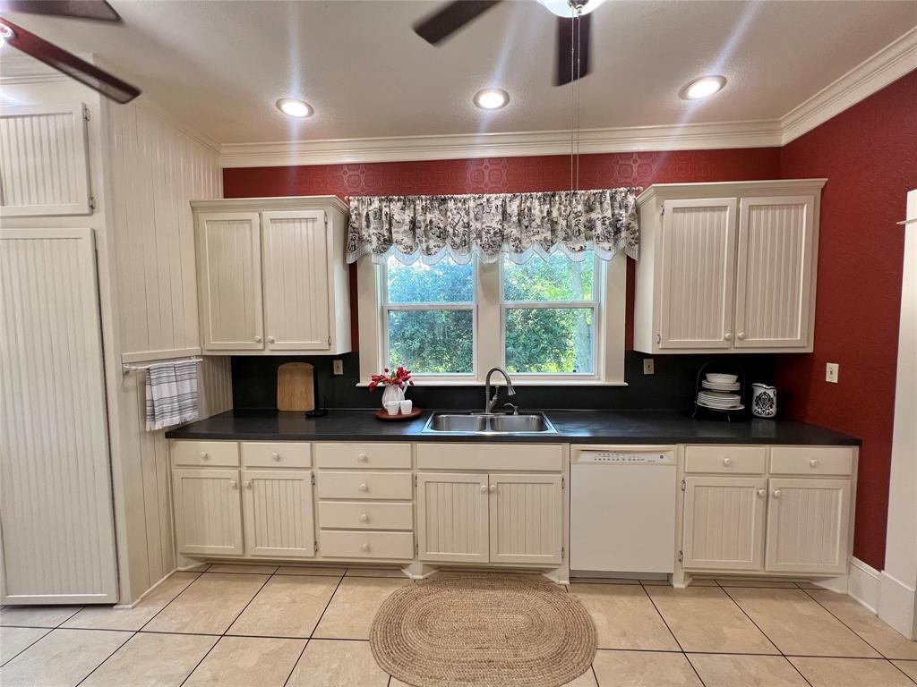 560 Jimmy Phillips Boulevard, Angleton, Texas image 18