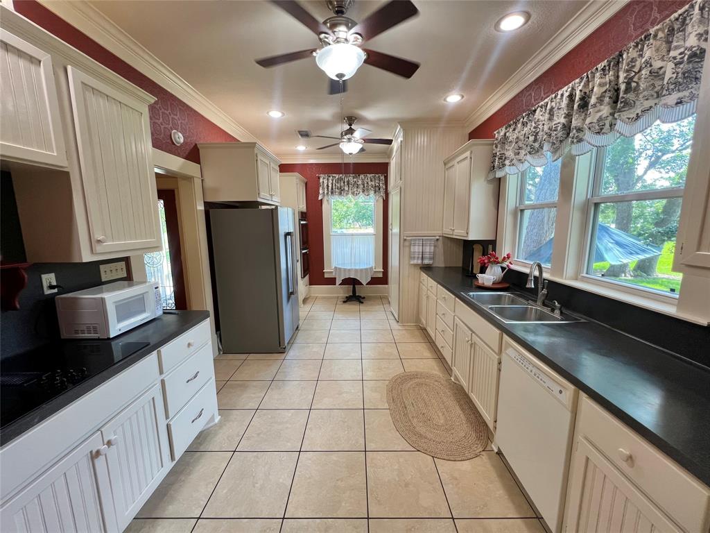 560 Jimmy Phillips Boulevard, Angleton, Texas image 14