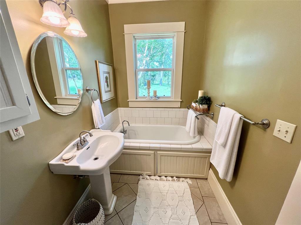 560 Jimmy Phillips Boulevard, Angleton, Texas image 23