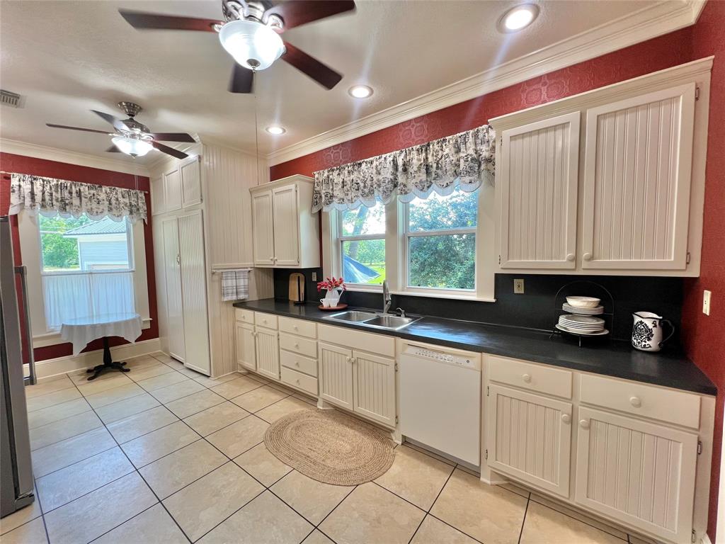 560 Jimmy Phillips Boulevard, Angleton, Texas image 19