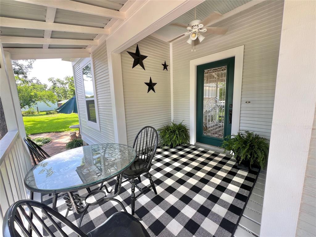 560 Jimmy Phillips Boulevard, Angleton, Texas image 3