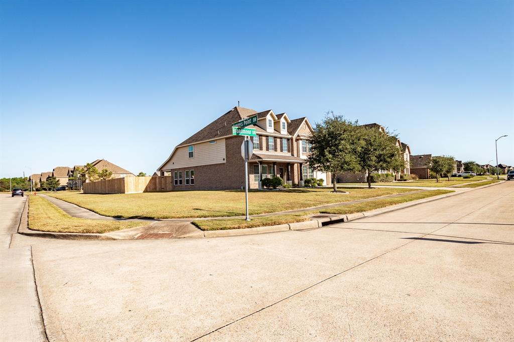 4003 Broadmoor Drive, Mont Belvieu, Texas image 46