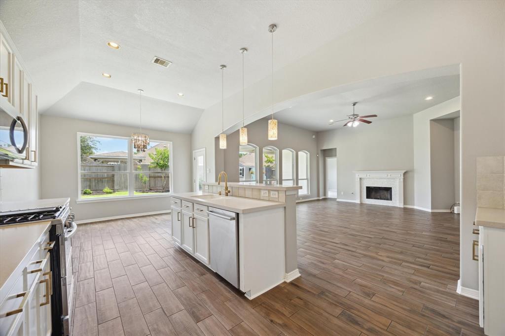 2706 Marble Brook Lane, Pearland, Texas image 9