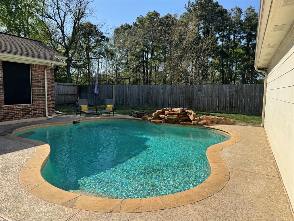 2406 Meadow Tree Lane, Spring, Texas image 3