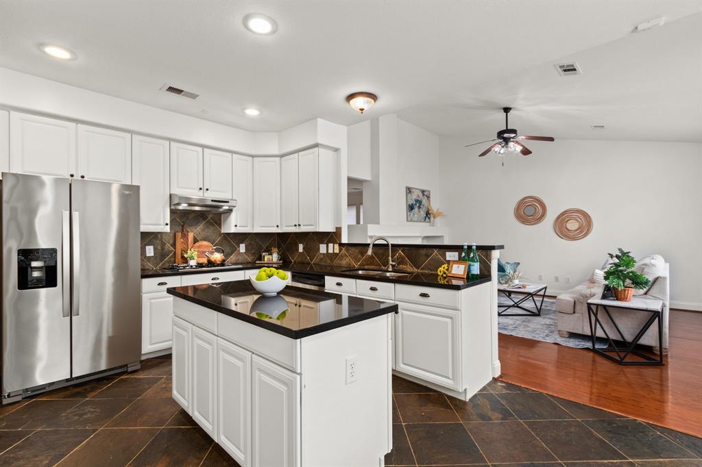 10 Leaf Spring Place, The Woodlands, Texas image 14