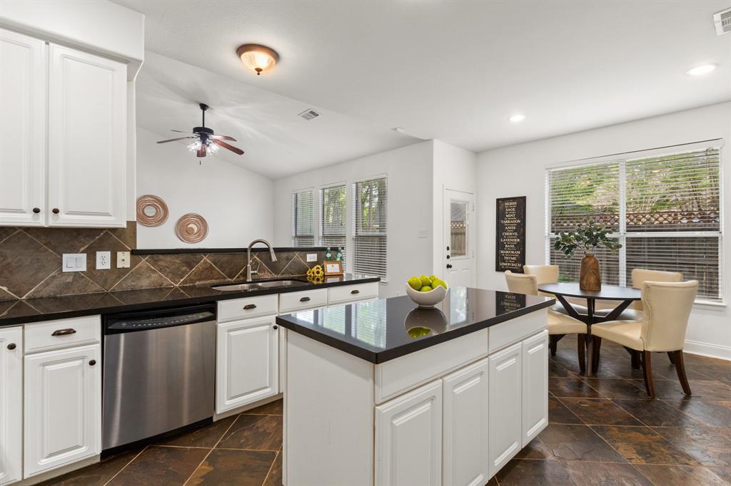 10 Leaf Spring Place, The Woodlands, Texas image 15