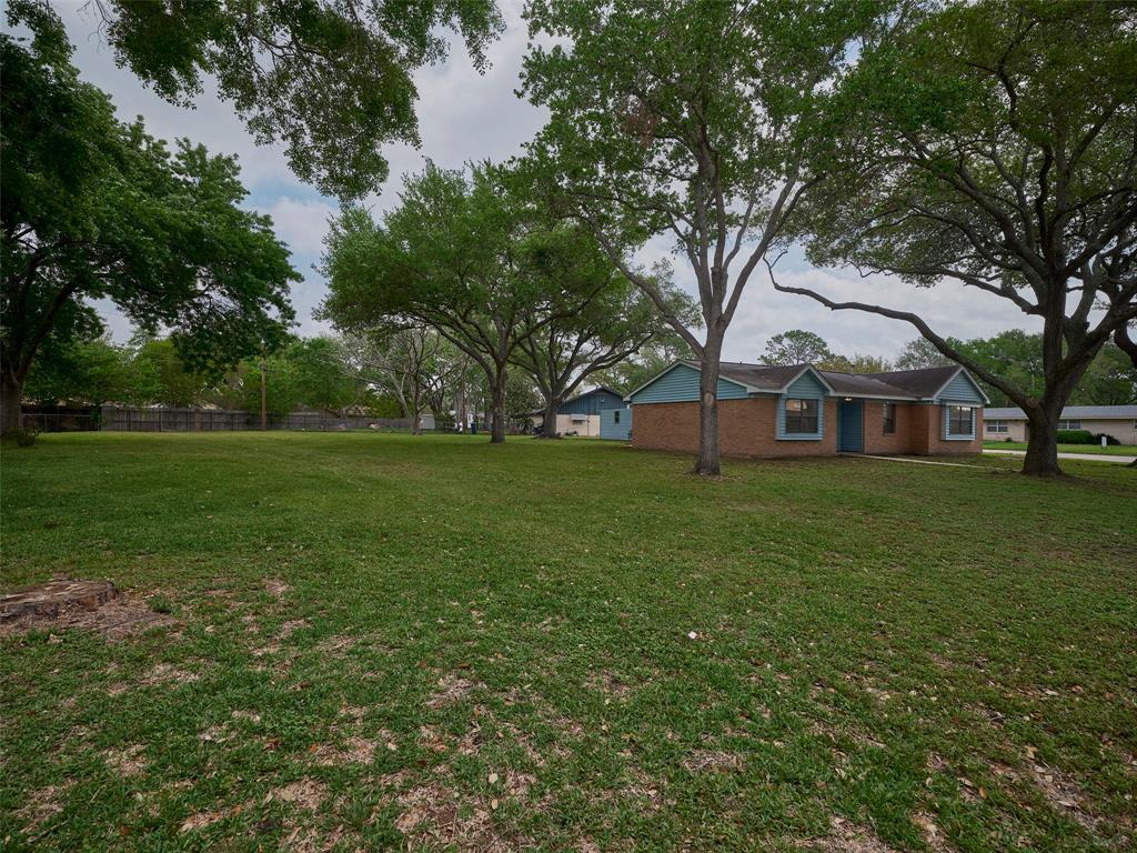 3002 Lamar Circle, El Campo, Texas image 4