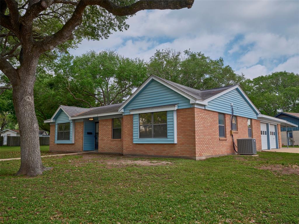 3002 Lamar Circle, El Campo, Texas image 5