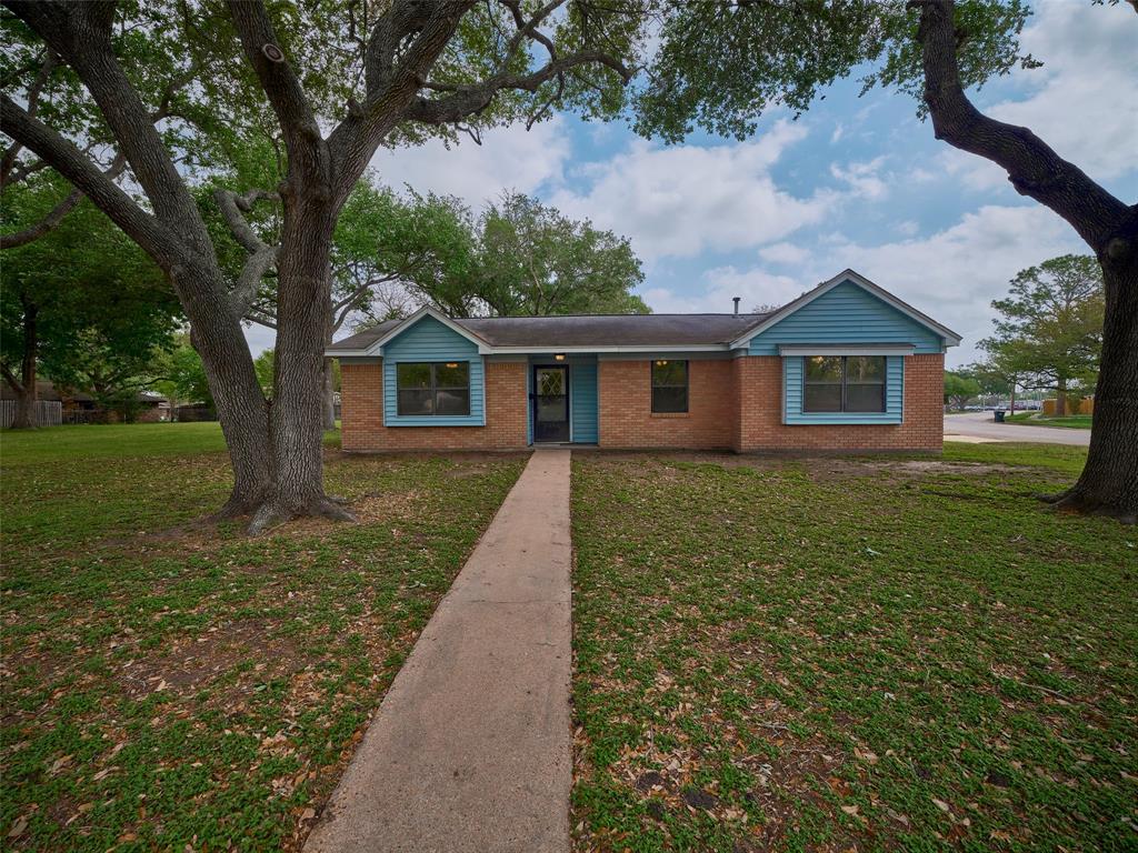 3002 Lamar Circle, El Campo, Texas image 1