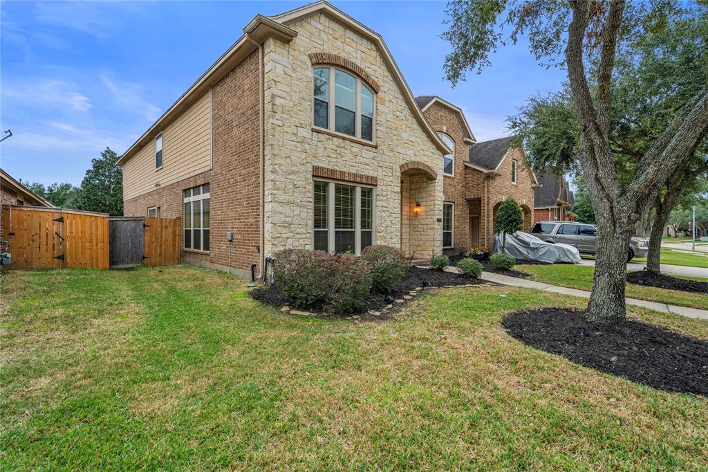 2705 Greenblade Court, Pearland, Texas image 3