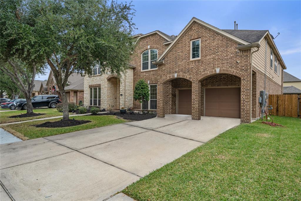 2705 Greenblade Court, Pearland, Texas image 2