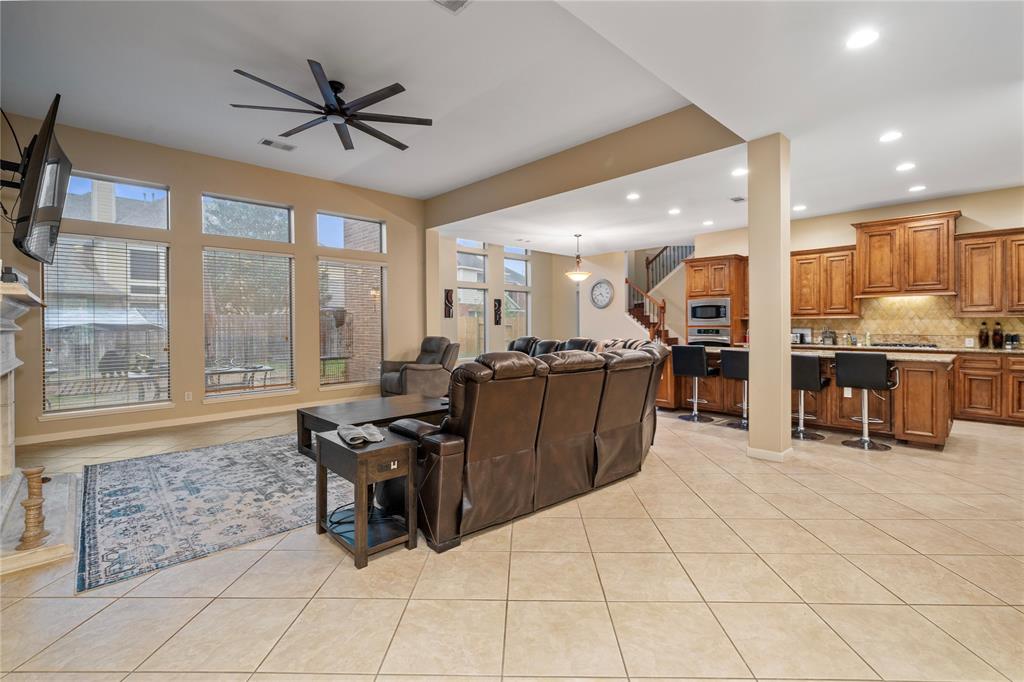 2705 Greenblade Court, Pearland, Texas image 15