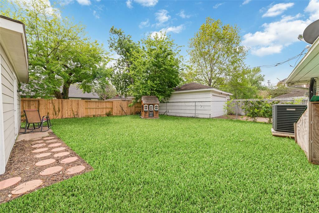 11107 Cedarhurst Drive, Houston, Texas image 29