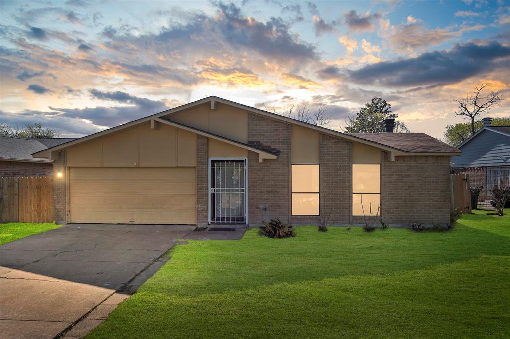 15515 Fall Briar Drive, Houston, Texas image 1