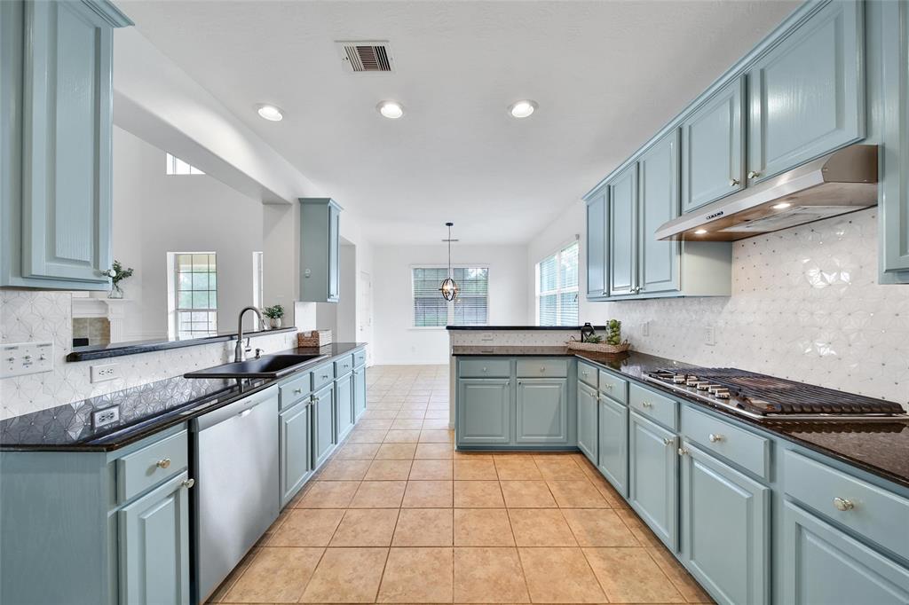 10802 Lake Raven Court, Cypress, Texas image 14