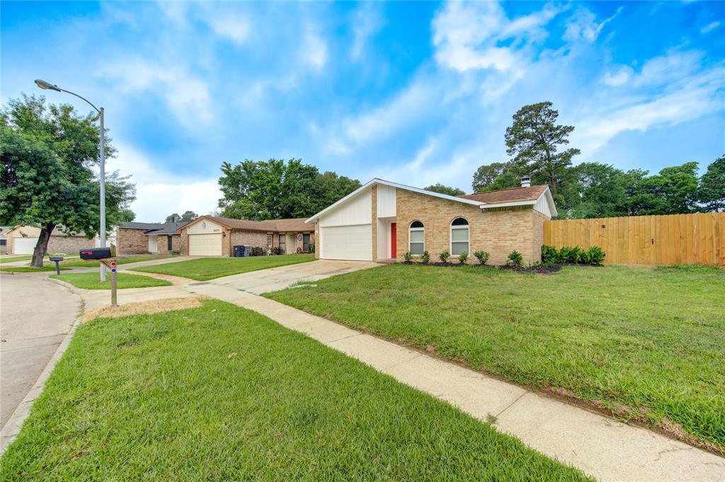 22843 Post Gate Drive, Spring, Texas image 3