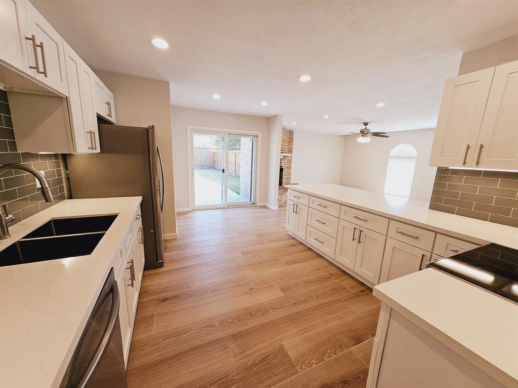 22843 Post Gate Drive, Spring, Texas image 17