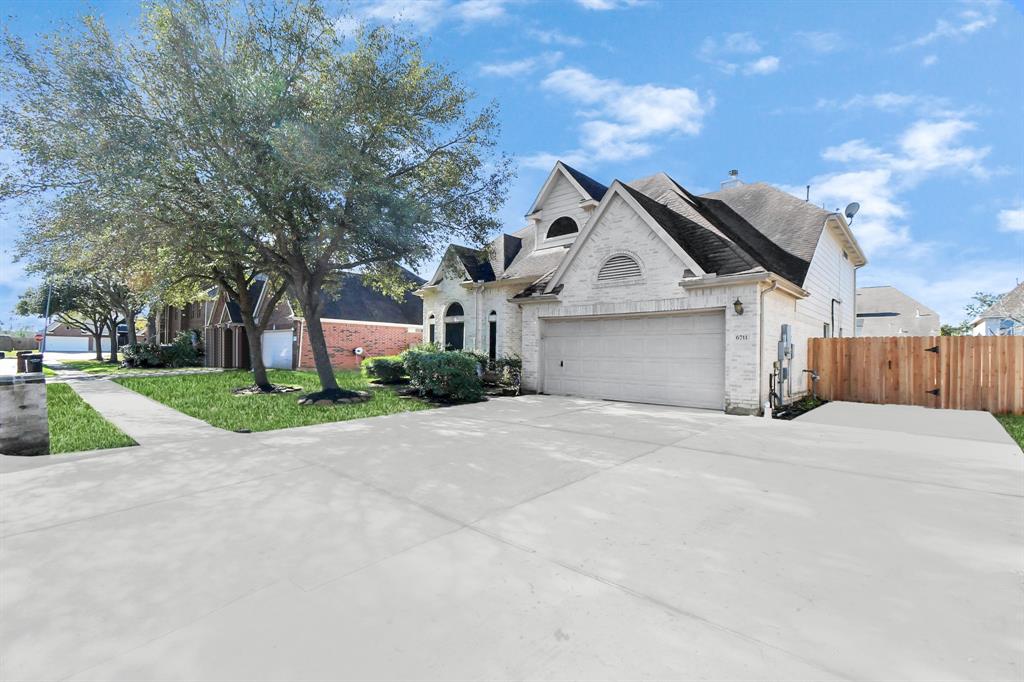 6711 Zeenat Boulevard, Baytown, Texas image 2