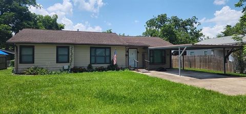 Single Family Residence in Sweeny TX 1003 2nd Street.jpg