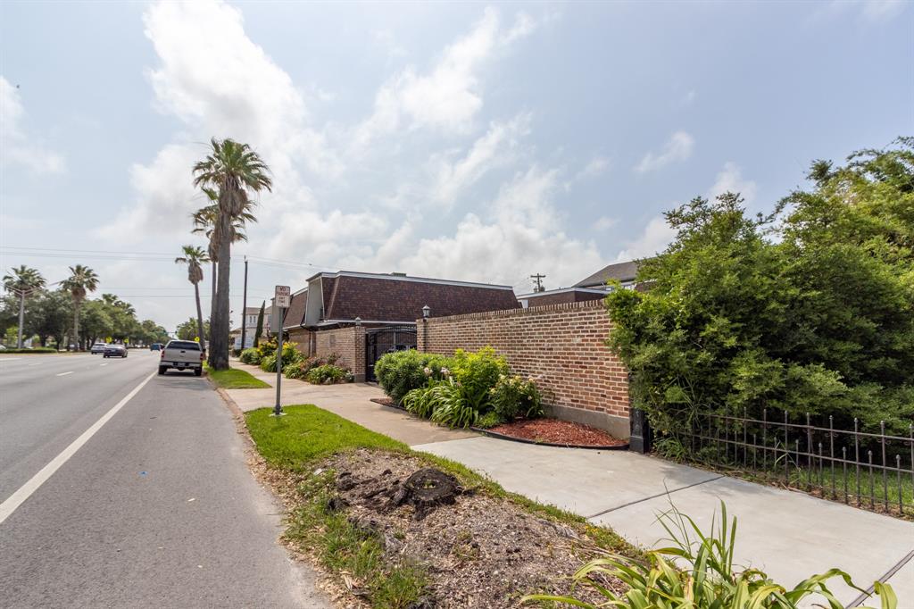 1726 Broadway St #19, Galveston, Texas image 25