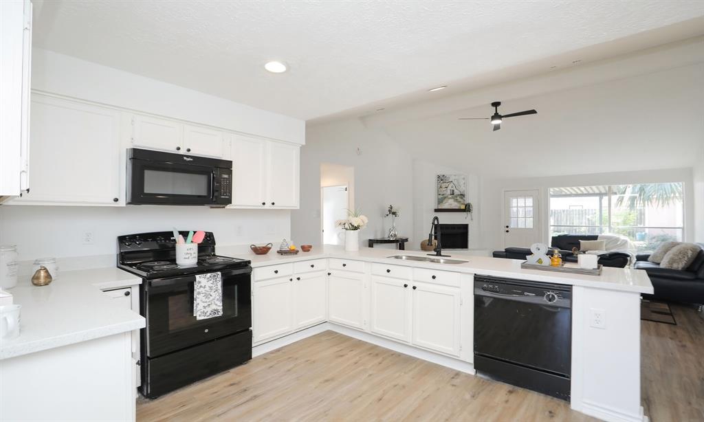 3247 Bolton Gardens Drive, Houston, Texas image 3